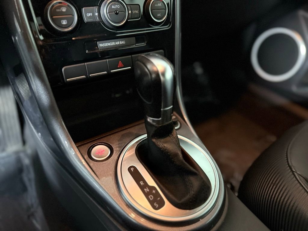 Used 2019 Volkswagen Beetle 2.0T SE FWD image 15