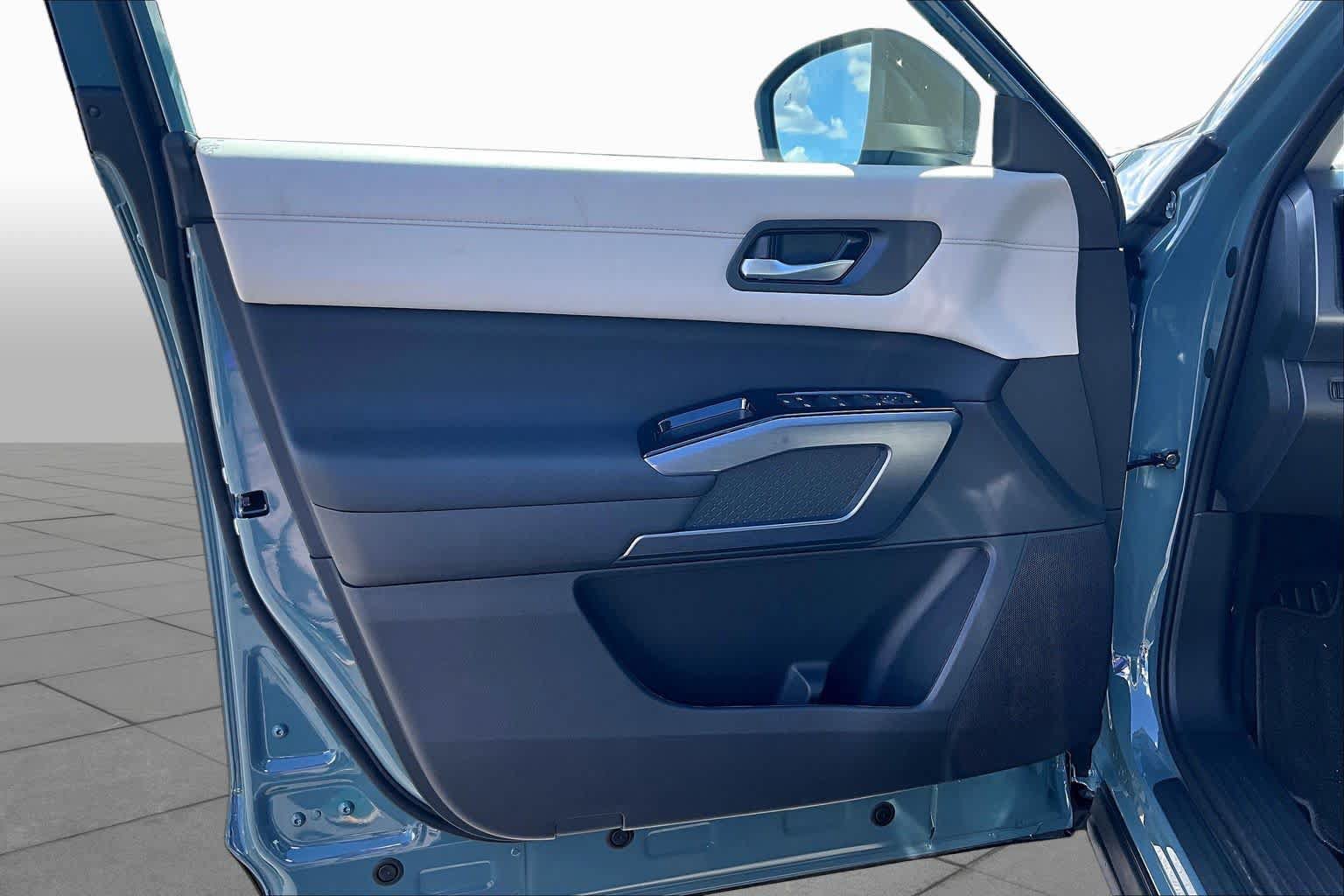 New 2026 Nissan Pathfinder SL FWD image 10
