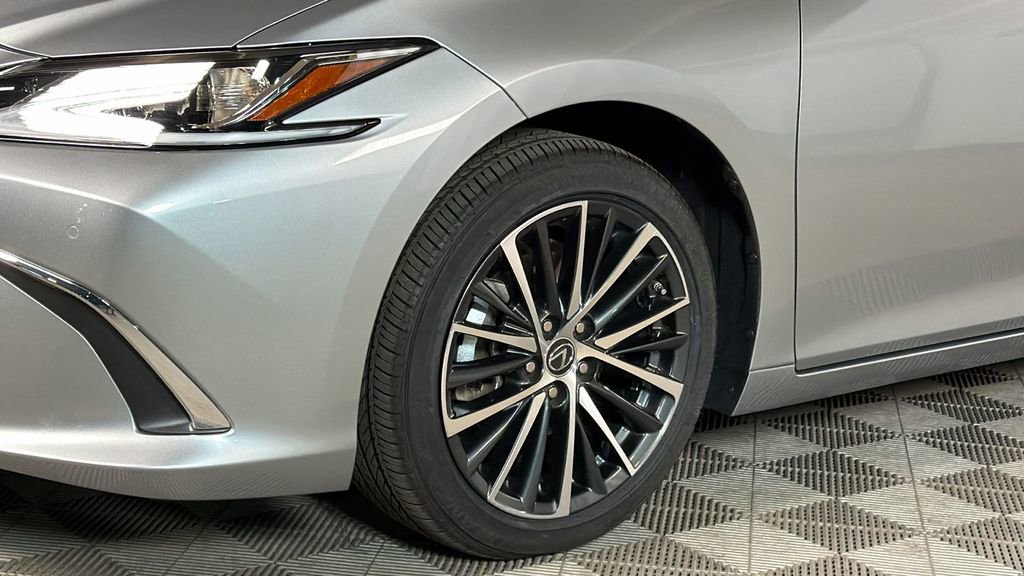Certified 2025 Lexus ES 350 w/ Premium Package image 4