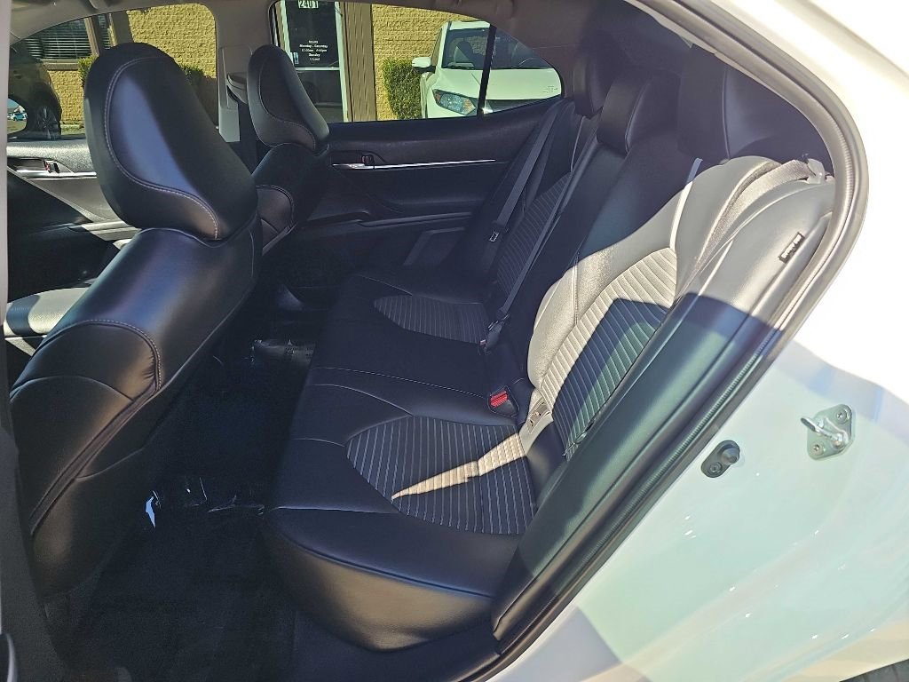 Used 2022 Toyota Camry SE image 14