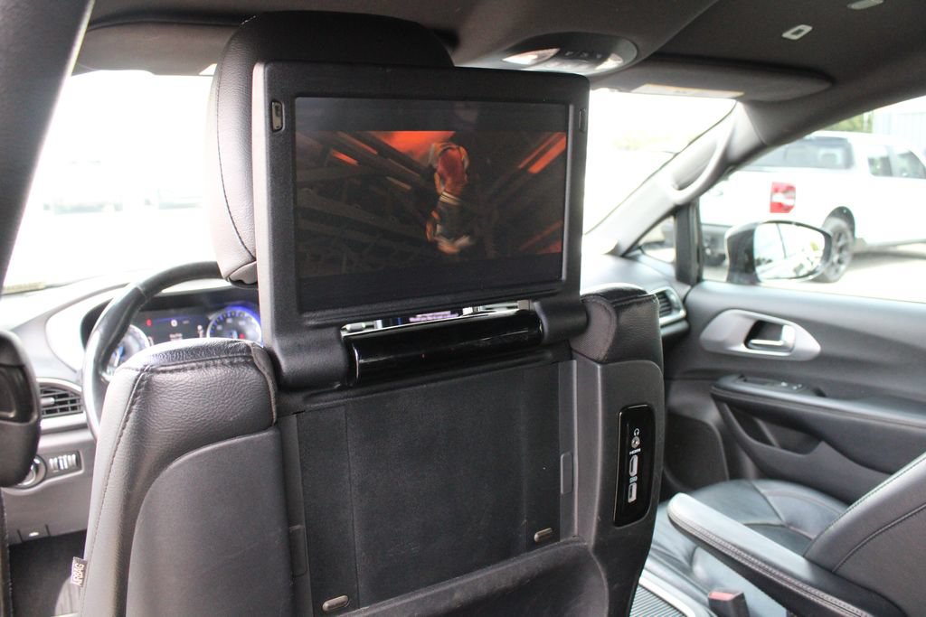 Used 2019 Chrysler Pacifica Touring-L Plus w/ S Appearance Package FWD image 22