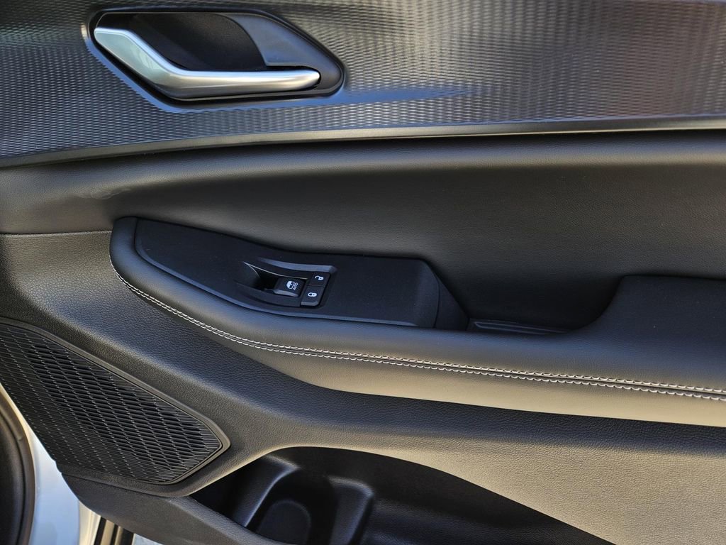 New 2025 Jeep Grand Cherokee Altitude image 8