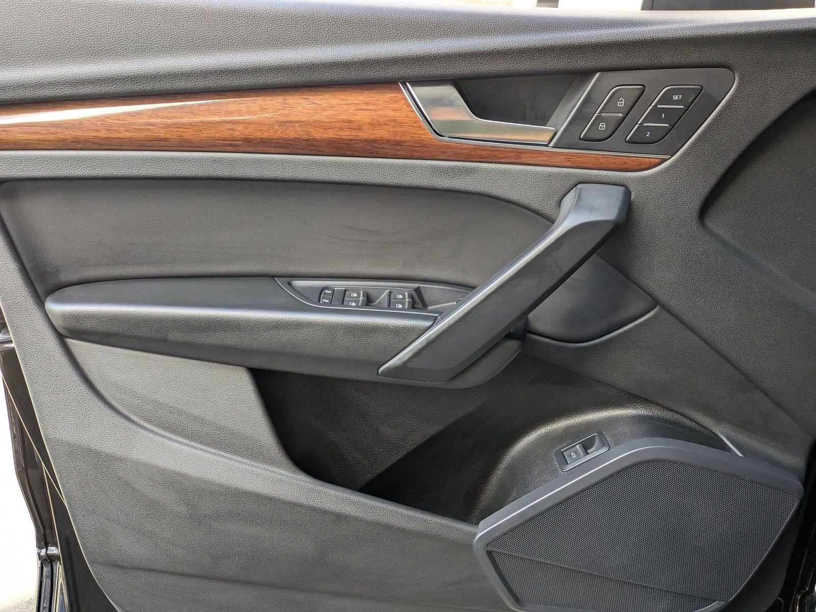 Used 2023 Audi Q5 2.0T Premium w/ Convenience Package image 16