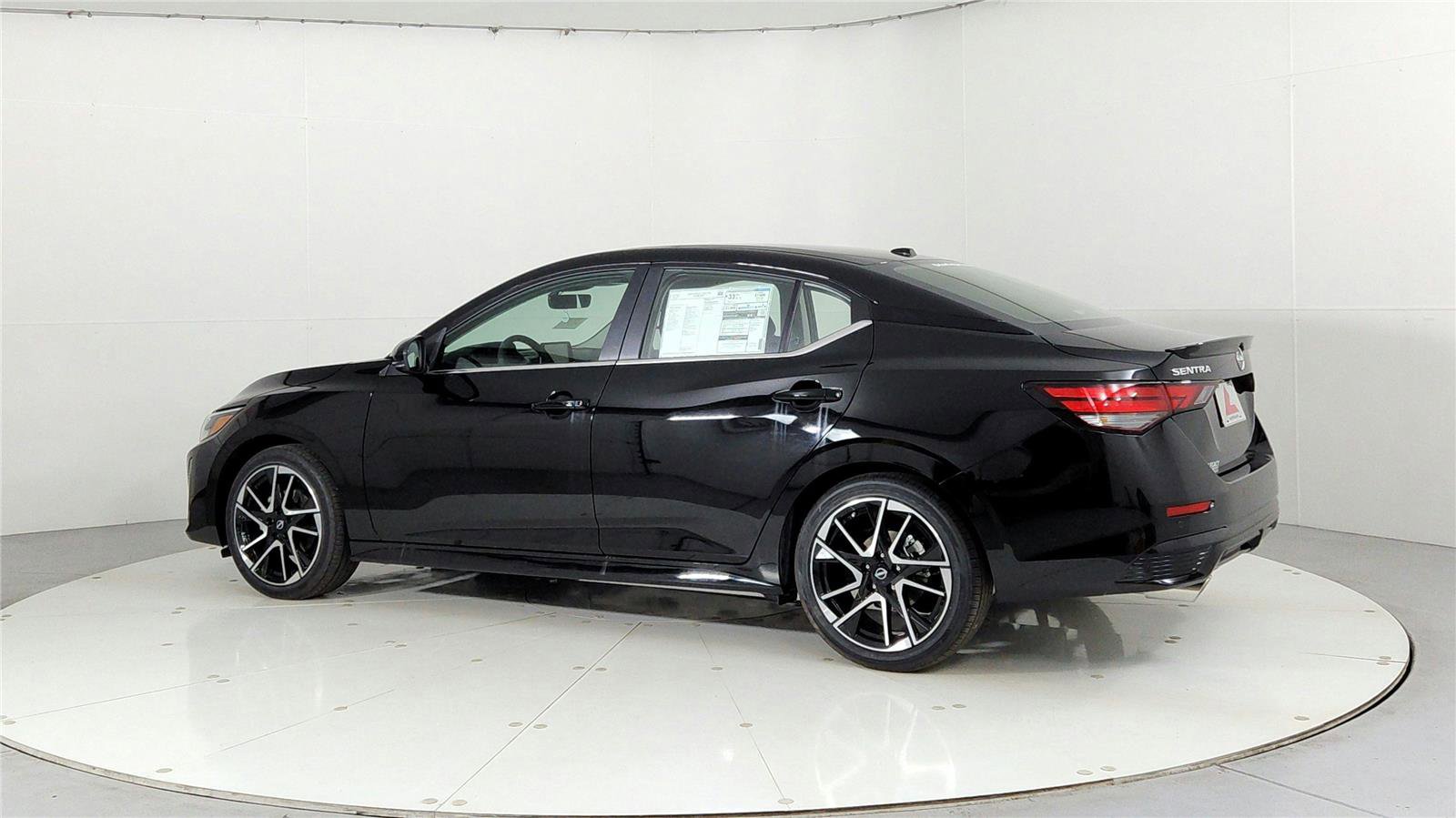 Used 2024 Nissan Sentra SR w/ Trunk Package FWD image 10