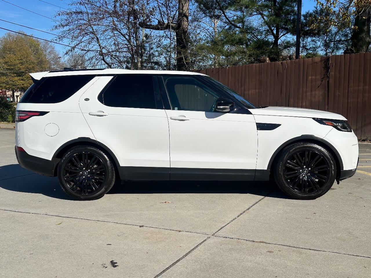 Used 2017 Land Rover Discovery HSE Luxury image 15