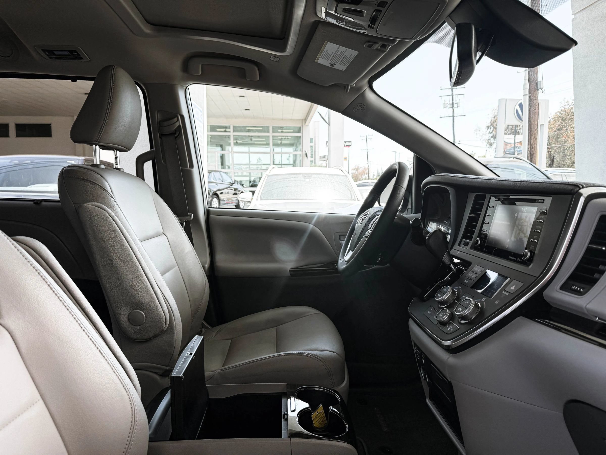Used 2019 Toyota Sienna XLE w/ XLE Navigation Package AWD/4WD image 32