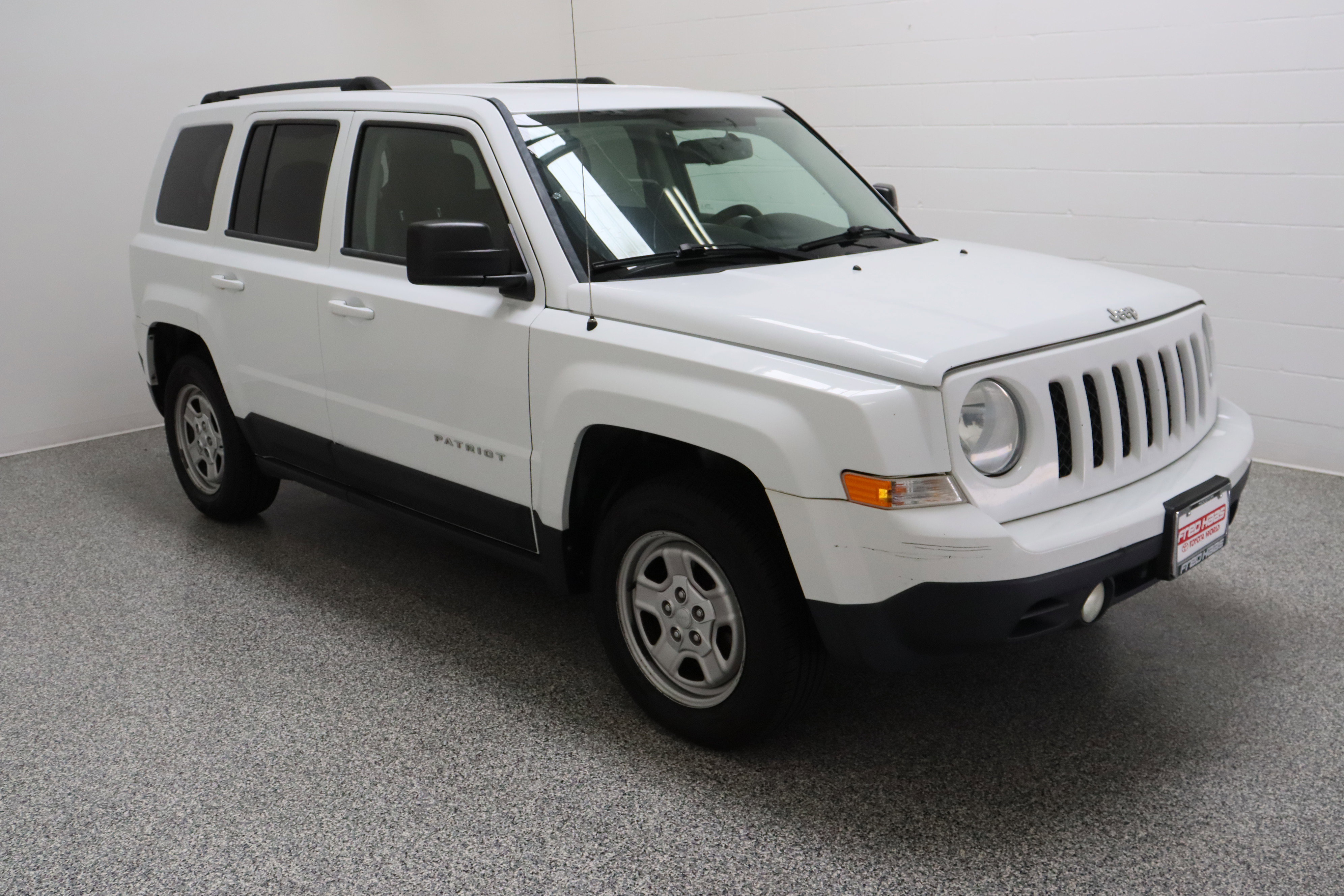 Used 2015 Jeep Patriot Sport w/ Power Value Group FWD image 4