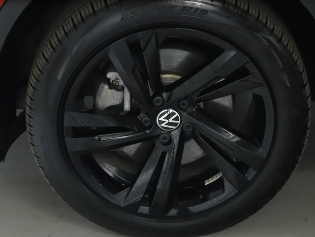 Used 2024 Volkswagen Tiguan SE R-Line image 39