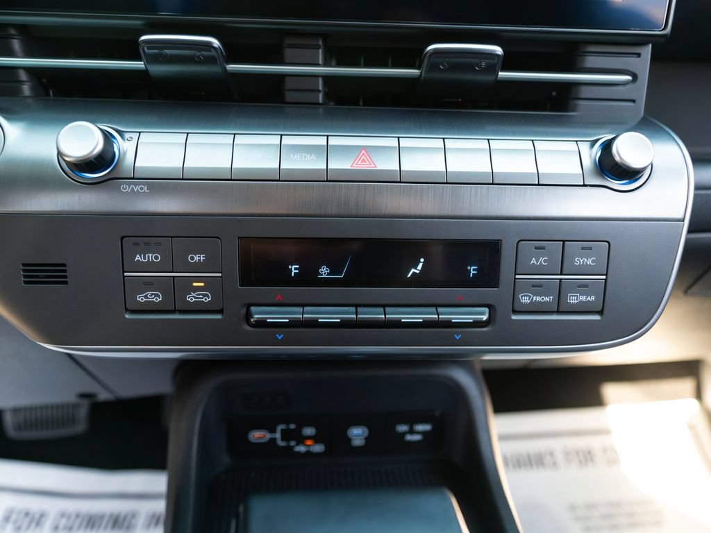 Used 2025 Hyundai Kona SEL FWD image 26