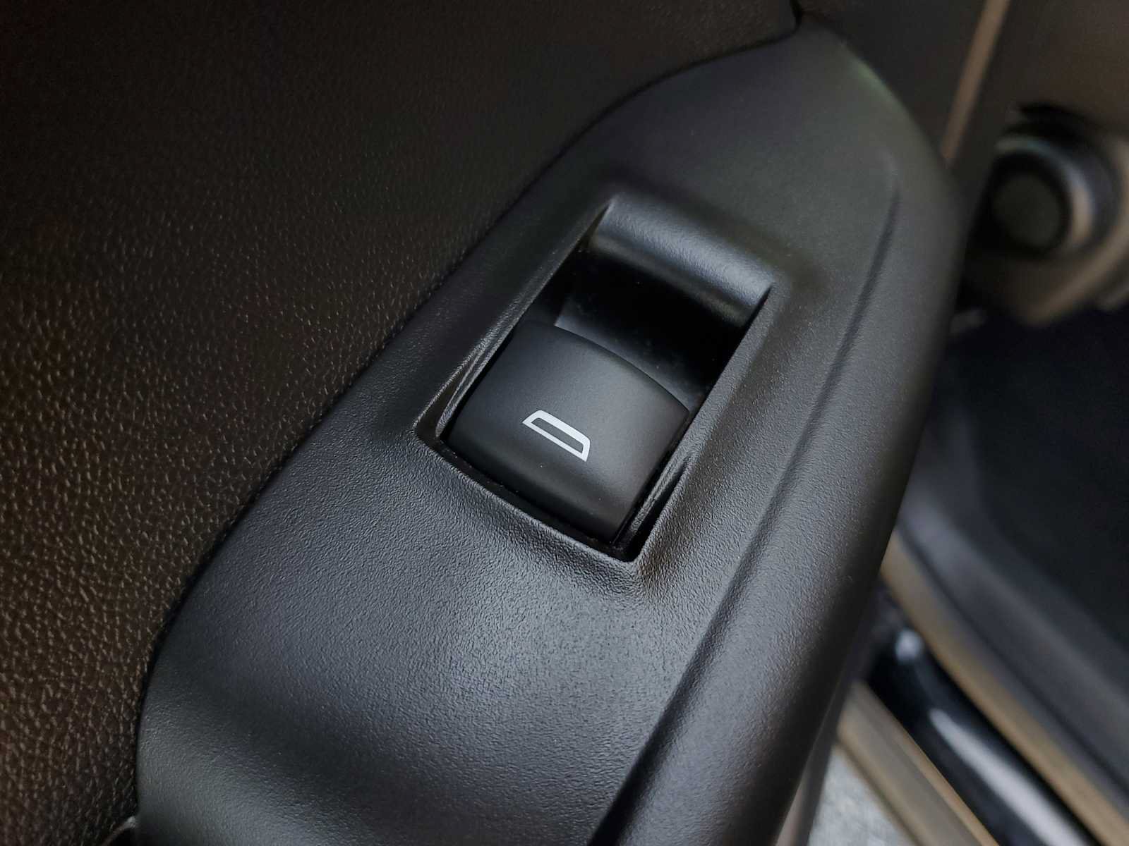 Used 2025 Chevrolet TrailBlazer LT FWD image 12