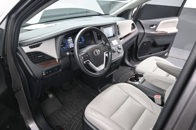 Used 2019 Toyota Sienna Limited FWD image 6