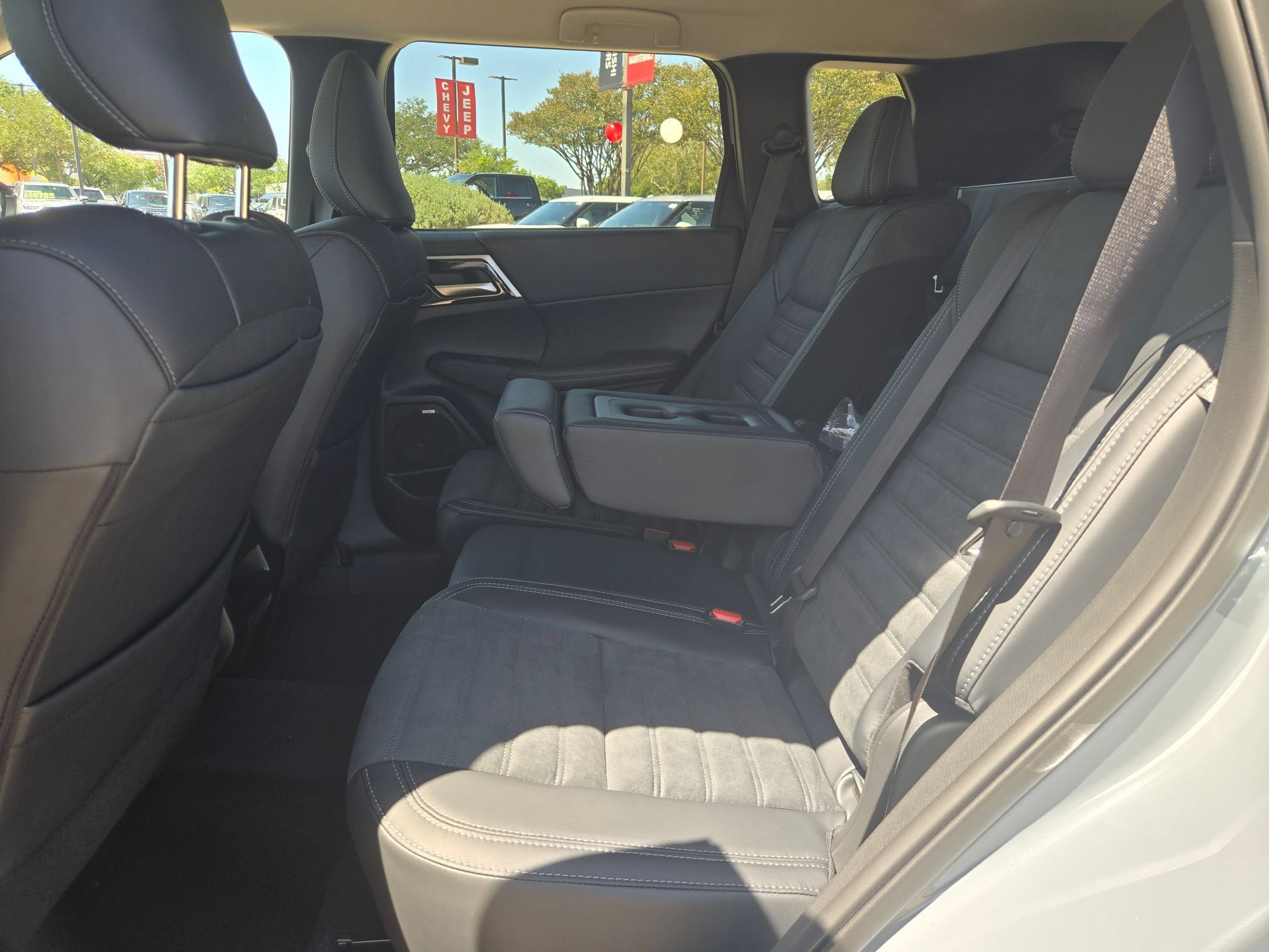 New 2026 Mitsubishi Outlander SE FWD image 13
