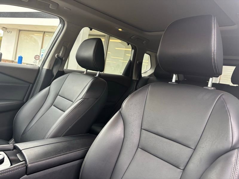 Used 2023 Nissan Rogue SL w/ SL Premium Package image 8