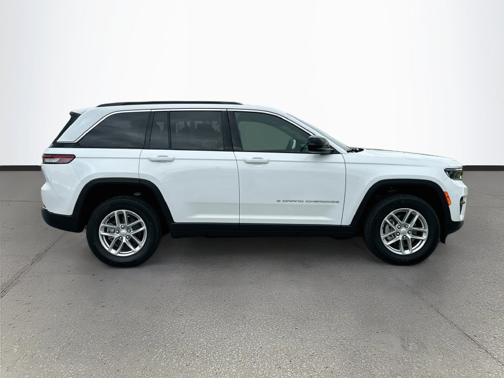 Used 2025 Jeep Grand Cherokee Laredo X w/ Trailer Tow Package RWD image 8