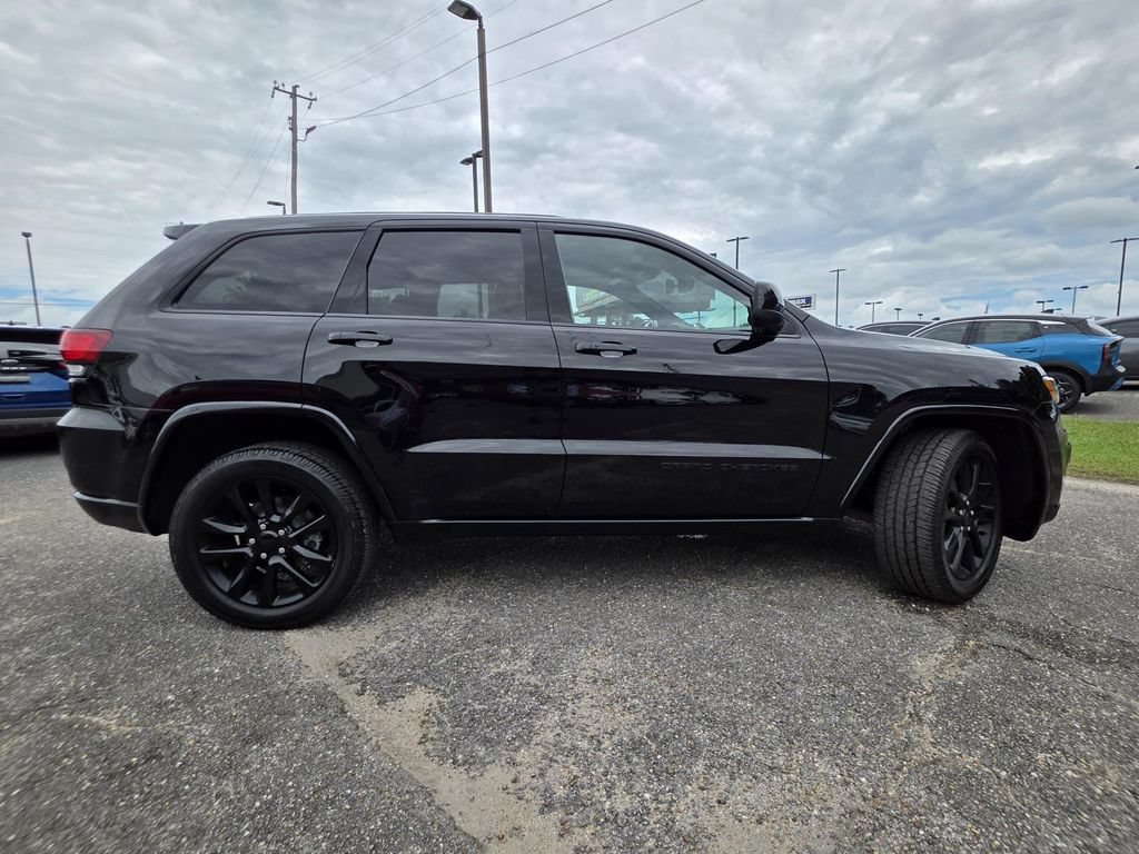 Used 2020 Jeep Grand Cherokee Altitude AWD/4WD image 40