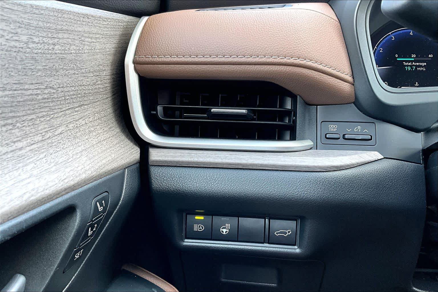 Used 2025 Toyota Grand Highlander AWD image 36