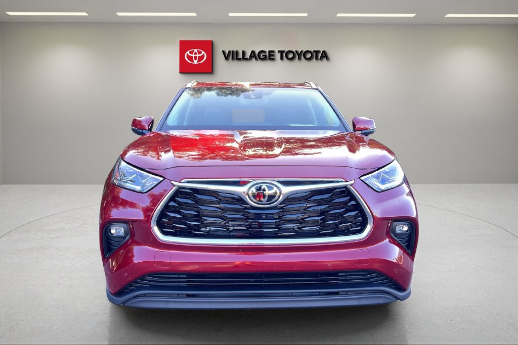 Certified 2026 Toyota Highlander Limited AWD/4WD image 8