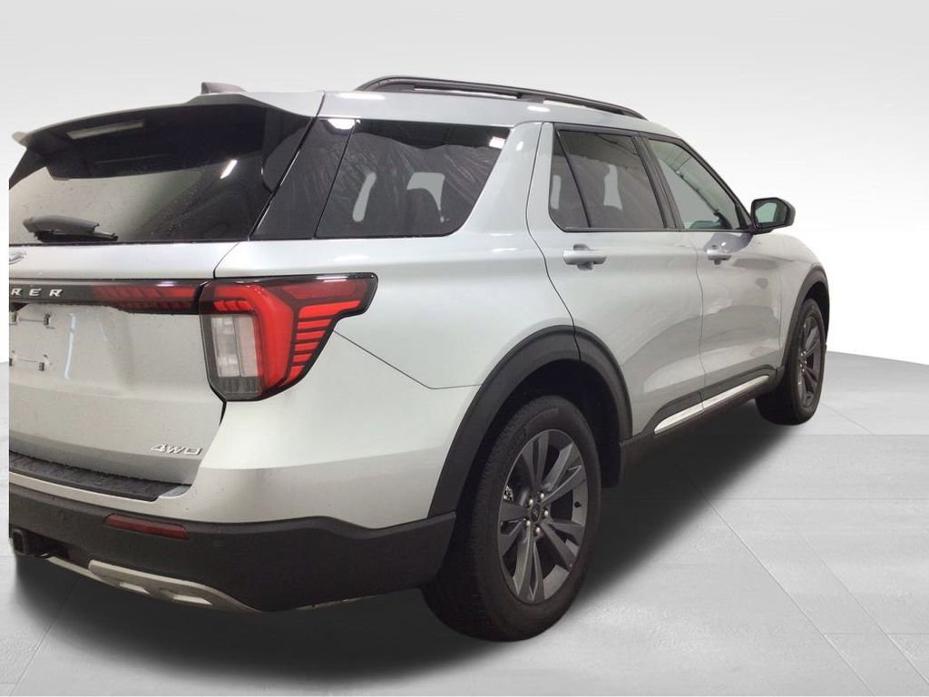 Used 2025 Ford Explorer Active w/ Active Comfort Package image 4