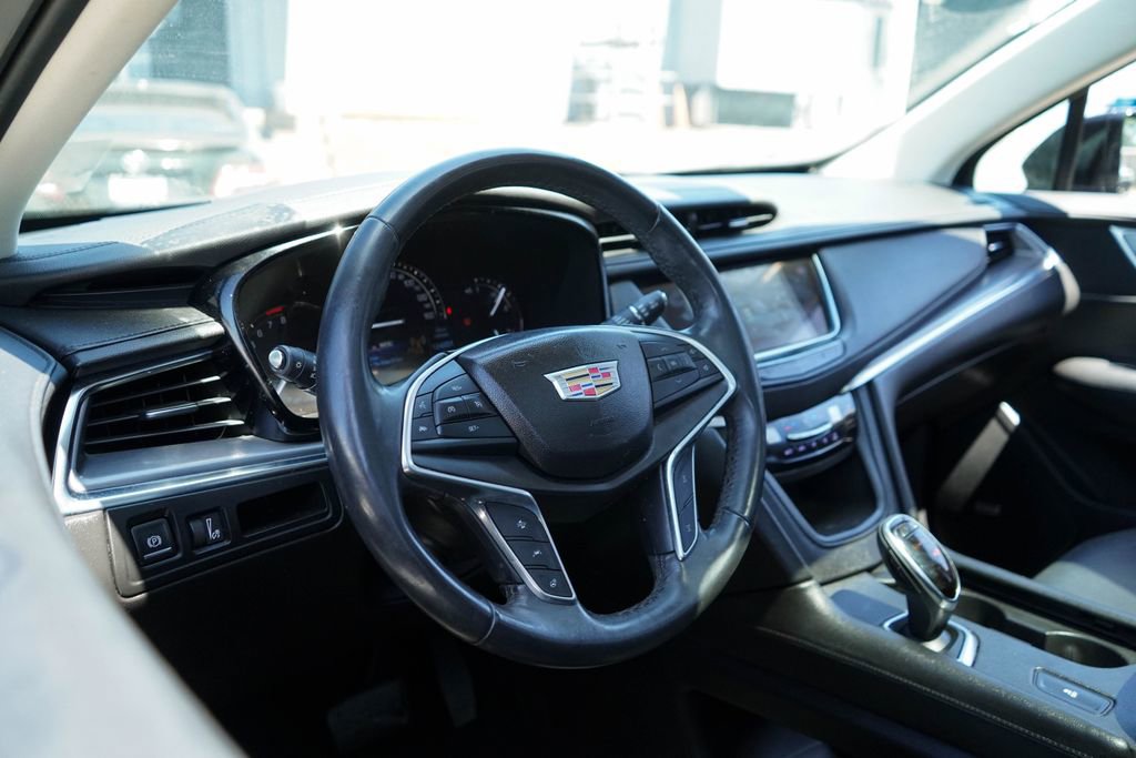 Used 2017 Cadillac XT5 Luxury w/ Driver Awareness Package FWD image 6