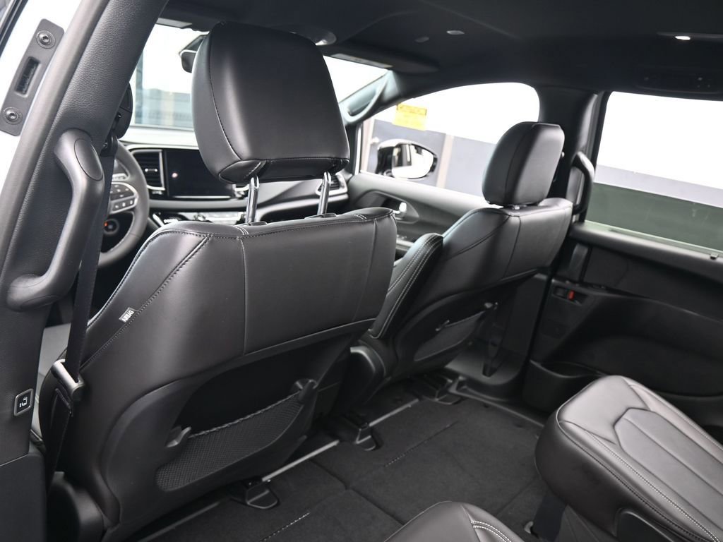 Used 2026 Chrysler Voyager LX image 30