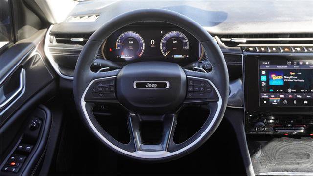 Certified 2023 Jeep Grand Cherokee Laredo w/ Luxury Tech Group I image 16