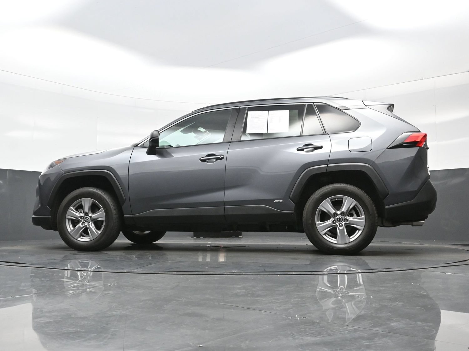 Used 2022 Toyota RAV4 LE AWD/4WD image 27