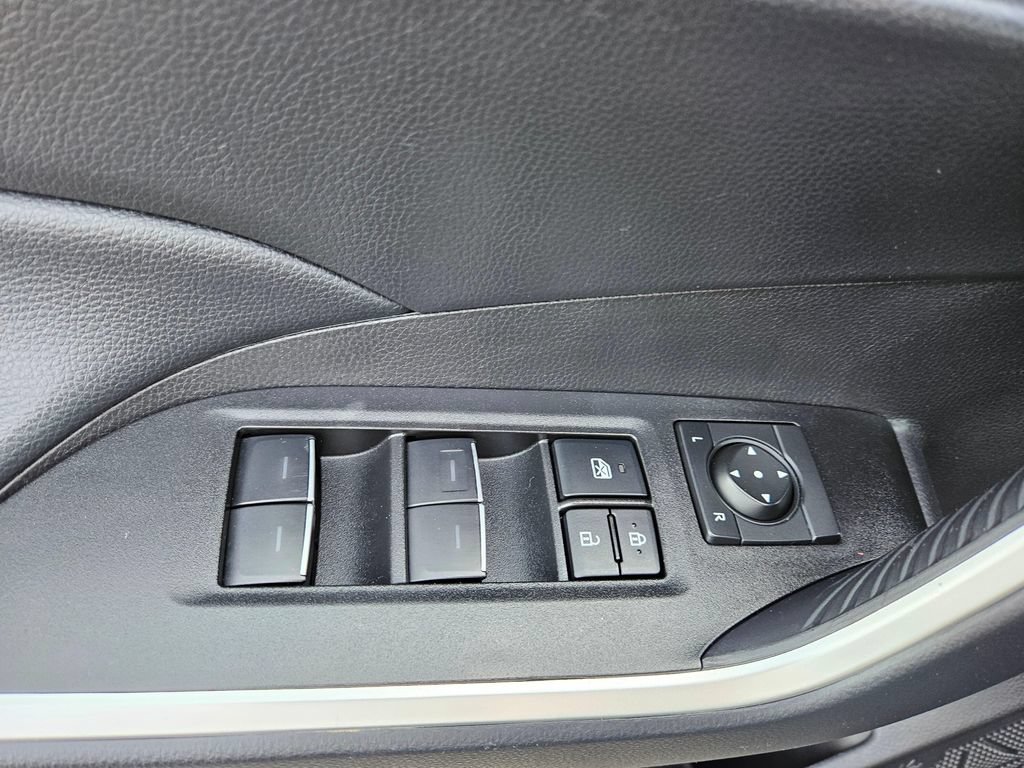 Used 2025 Toyota RAV4 XLE AWD/4WD image 24