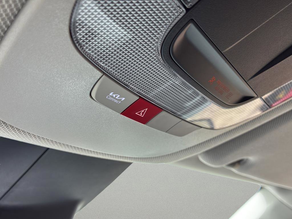 Used 2025 Kia Sorento LX FWD image 39
