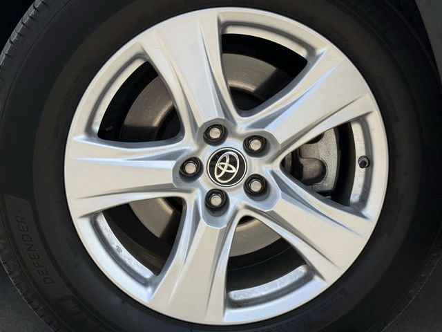 Used 2022 Toyota Highlander LE image 11