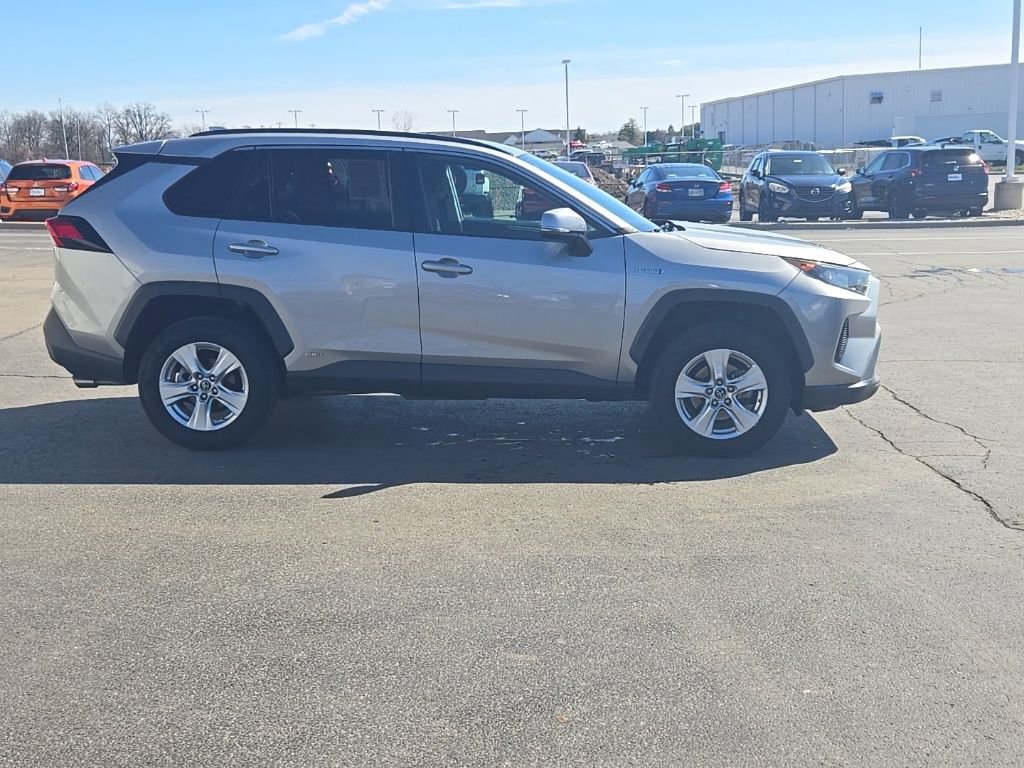 Used 2019 Toyota RAV4 LE image 9