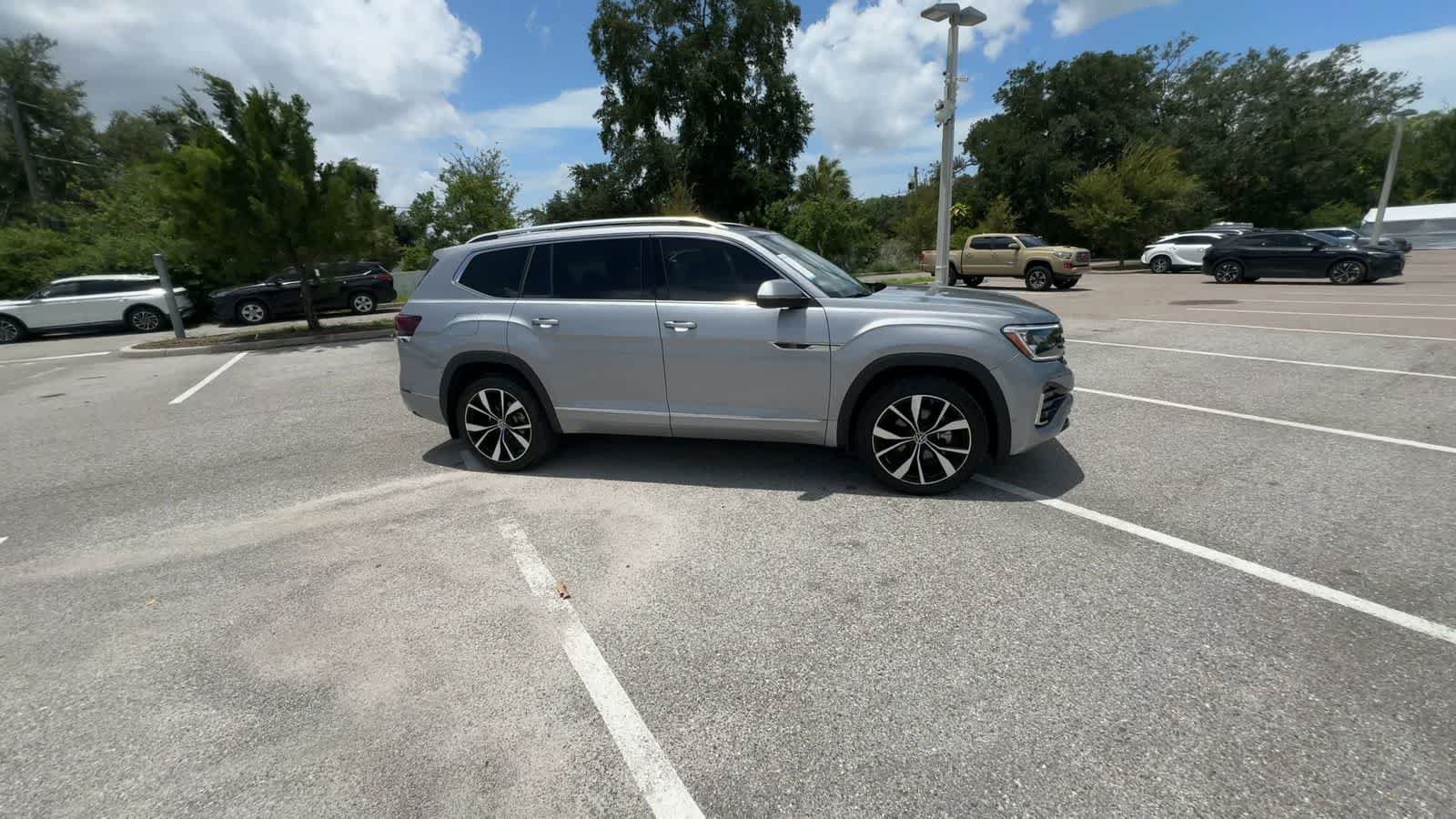 Used 2026 Volkswagen Atlas SEL Premium R-Line AWD/4WD image 9