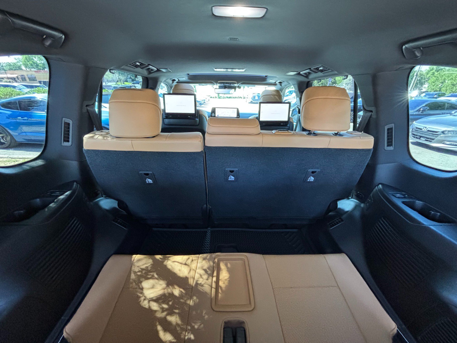 Used 2025 Lexus LX 700h Luxury w/ Appearance Package AWD/4WD image 34