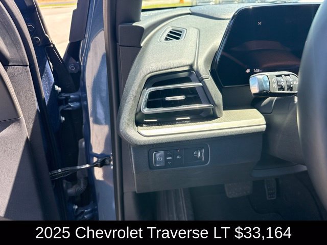 Used 2025 Chevrolet Traverse LT FWD image 12