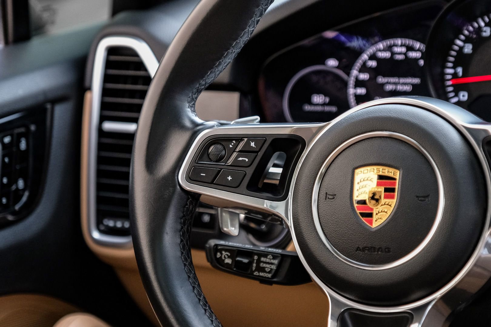 Used 2019 Porsche Cayenne AWD/4WD image 17