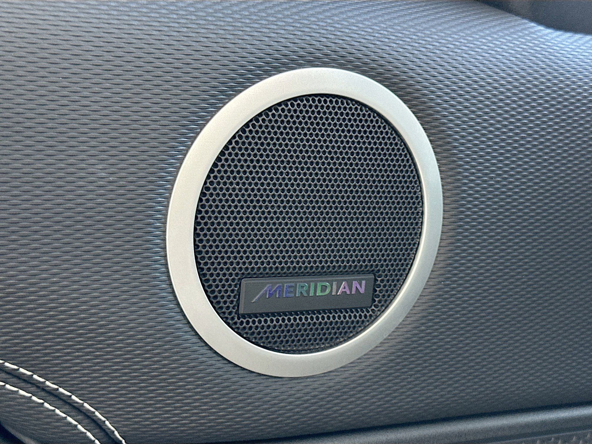 Used 2024 Land Rover Discovery Dynamic SE image 19