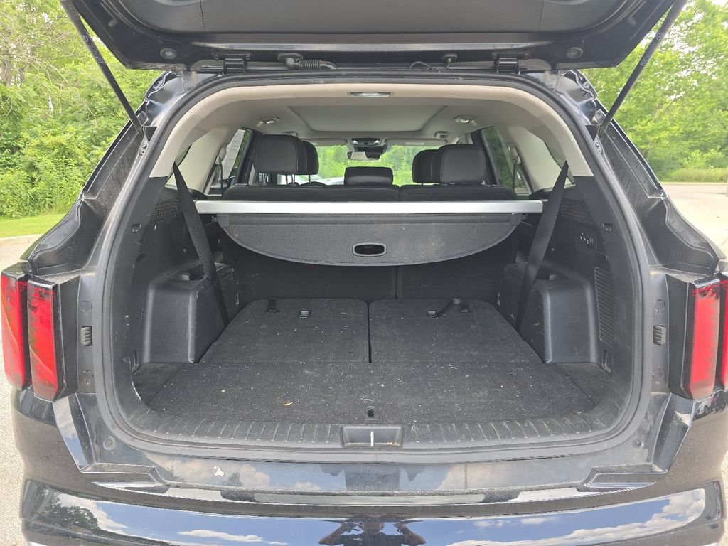 Used 2023 Kia Sorento S w/ Panoramic Sunroof Package FWD image 17