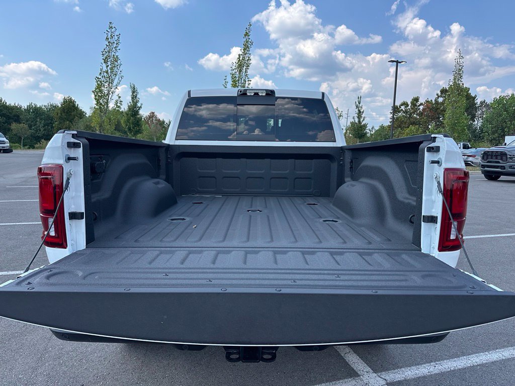 New 2026 RAM 3500 Laramie AWD/4WD image 15