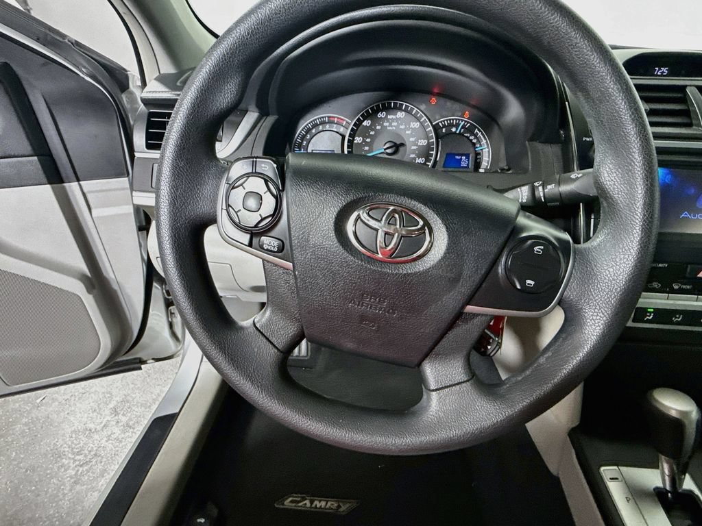 Used 2013 Toyota Camry LE FWD image 11