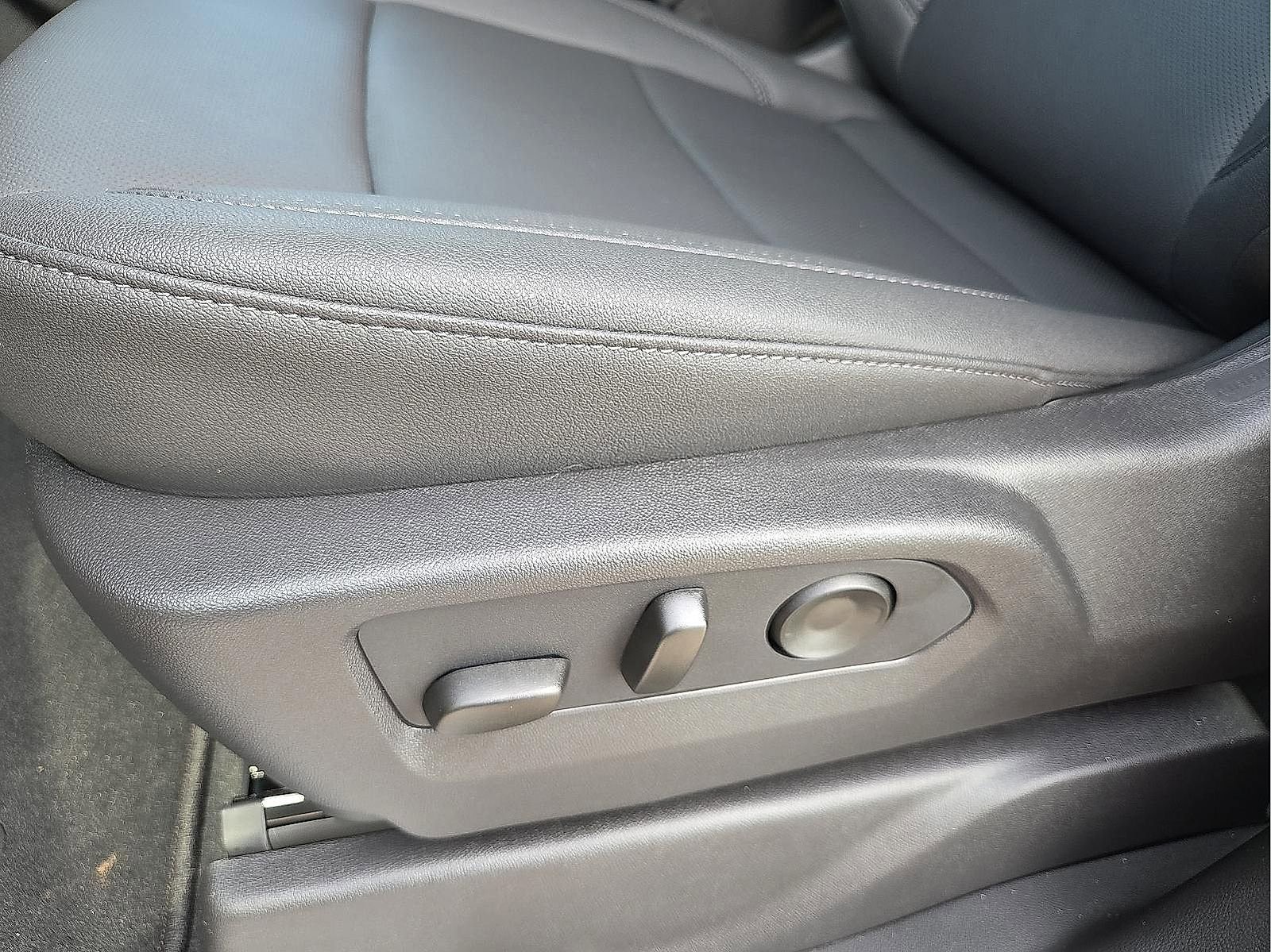 Used 2026 GMC Sierra 1500 SLT w/ SLT Premium Package image 14