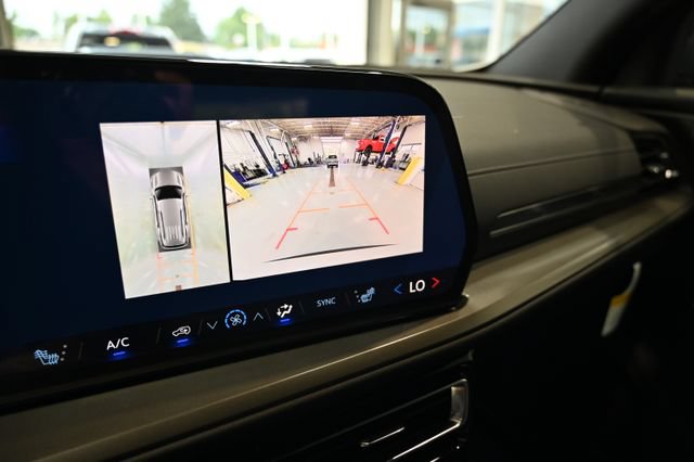 New 2026 Chevrolet Traverse LT w/ Driver Confidence Package FWD image 17