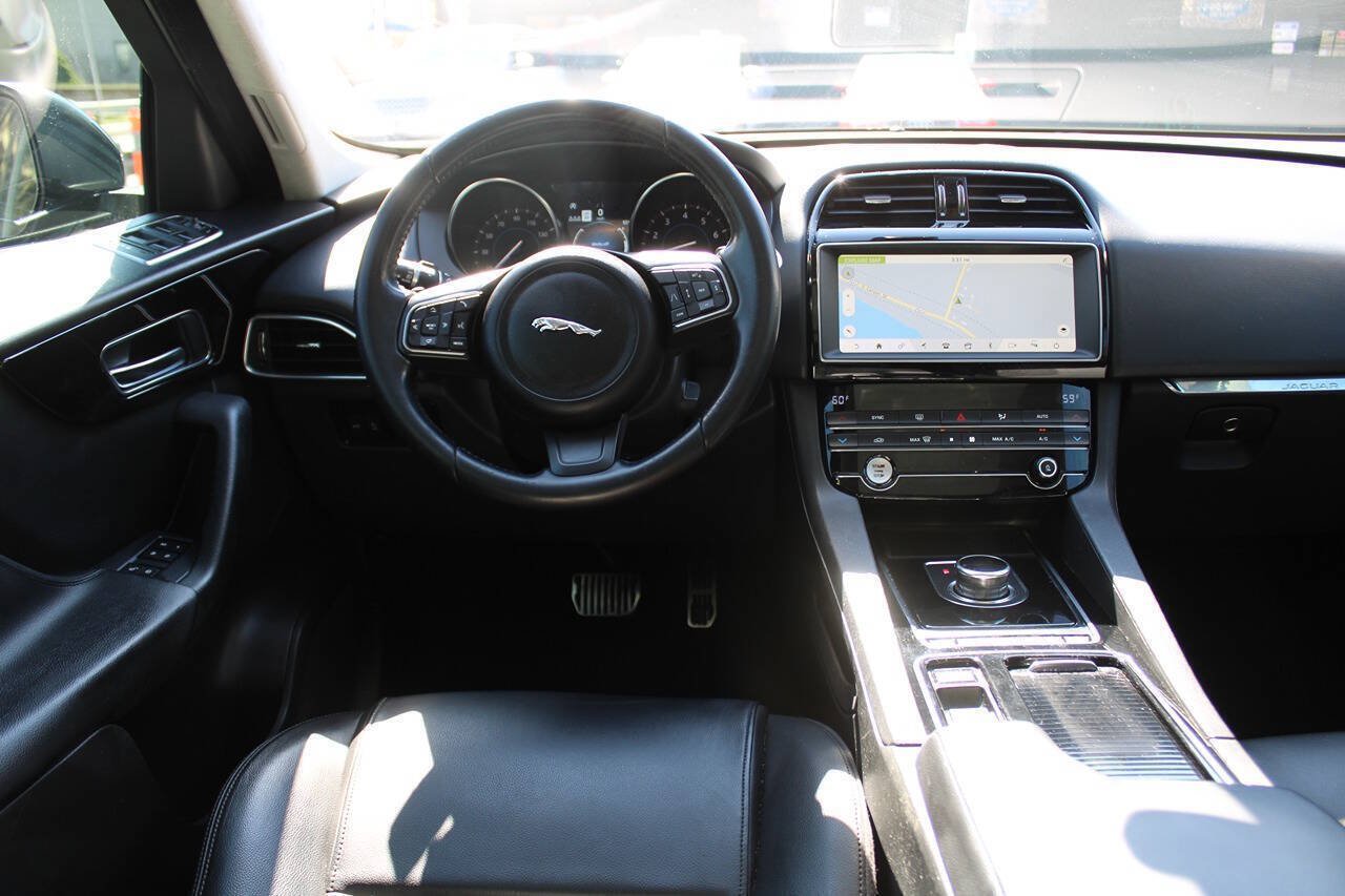 Used 2019 Jaguar F-PACE Premium AWD/4WD image 14