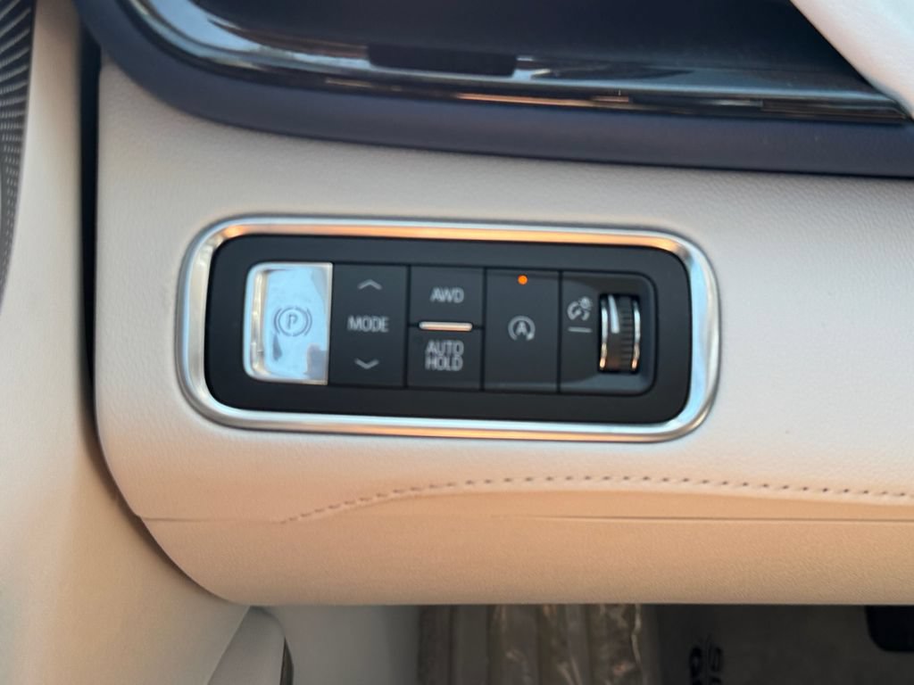 Used 2025 Buick Enclave Avenir w/ Super Cruise Package AWD/4WD image 16