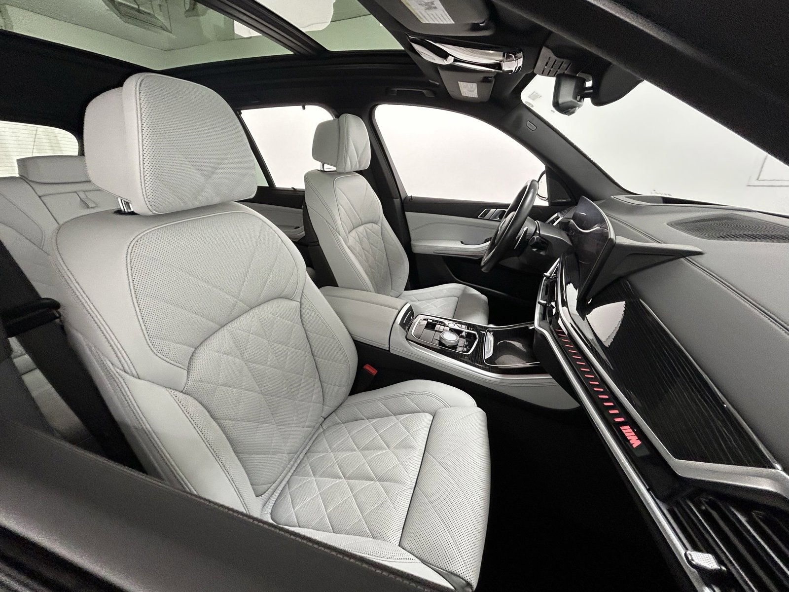 Used 2025 BMW X5 M60i image 43