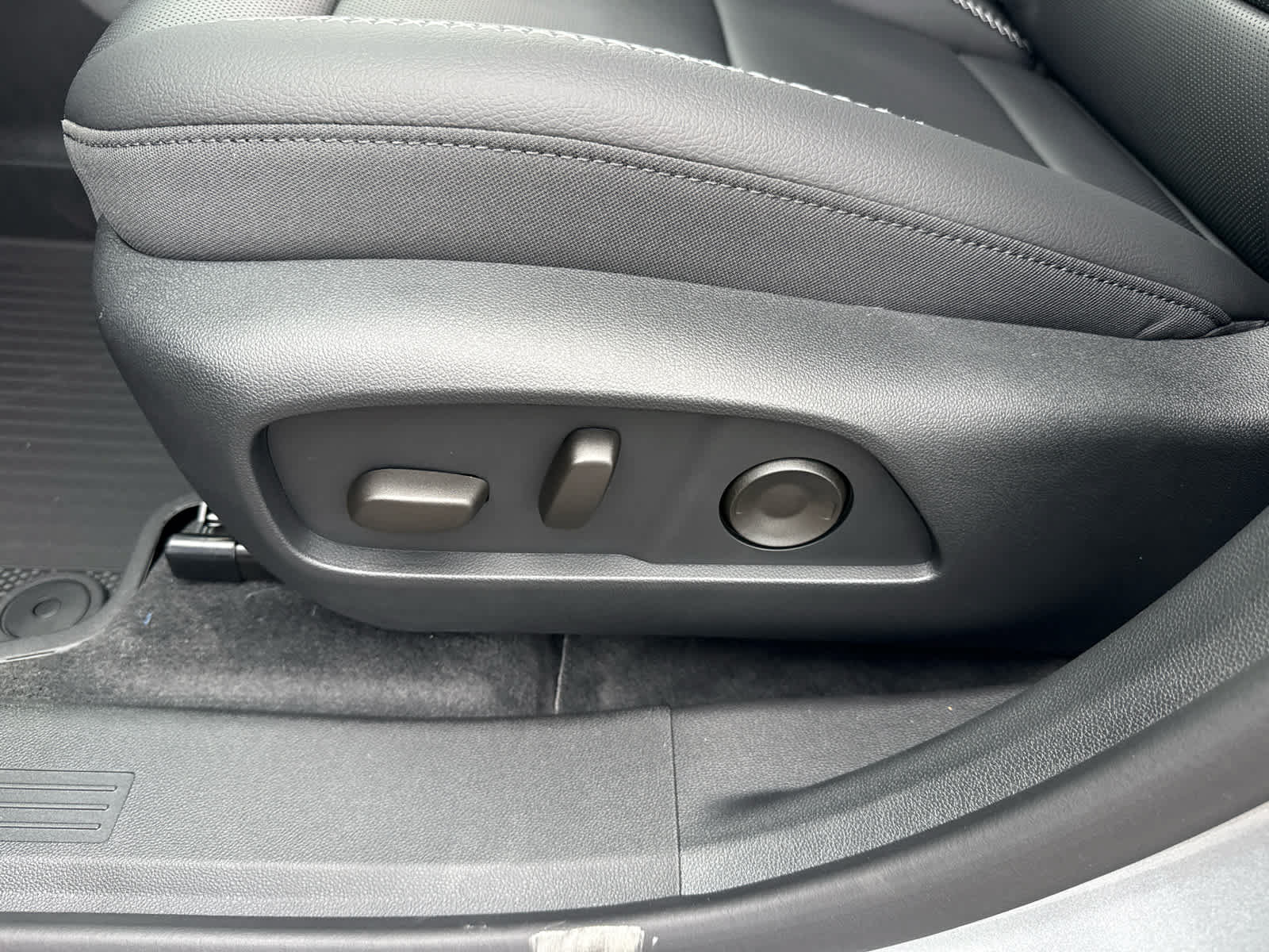 New 2027 GMC Terrain Denali w/ LPO, Floor Liner Package AWD/4WD image 14