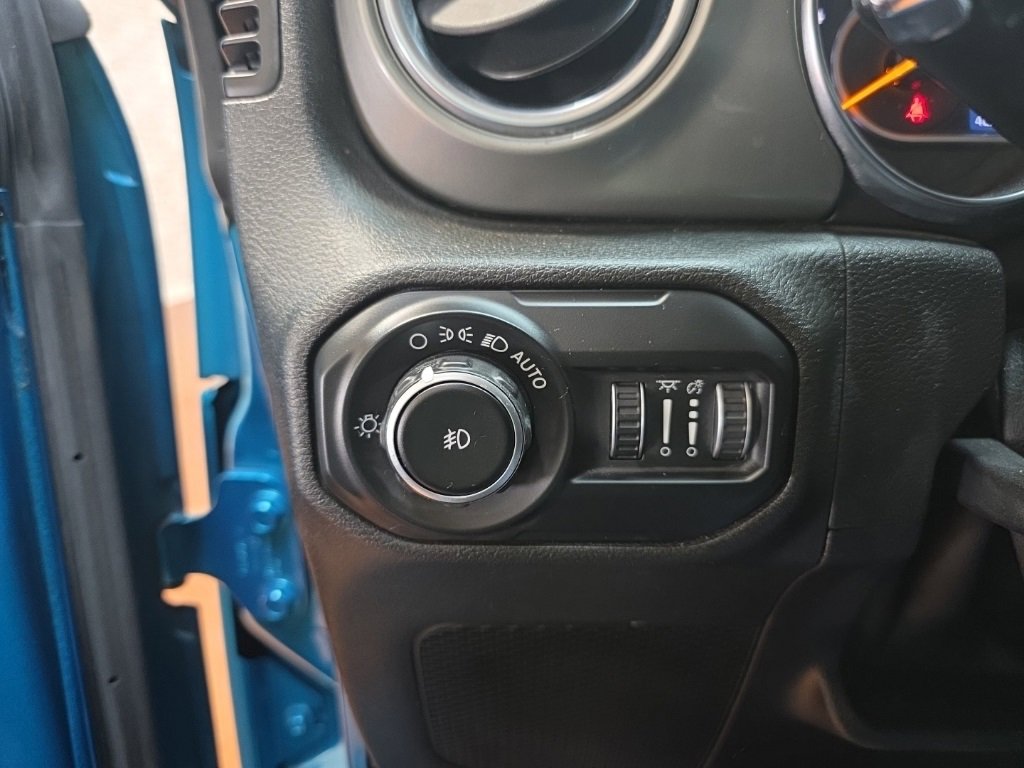 Used 2019 Jeep Wrangler Unlimited Sahara image 27