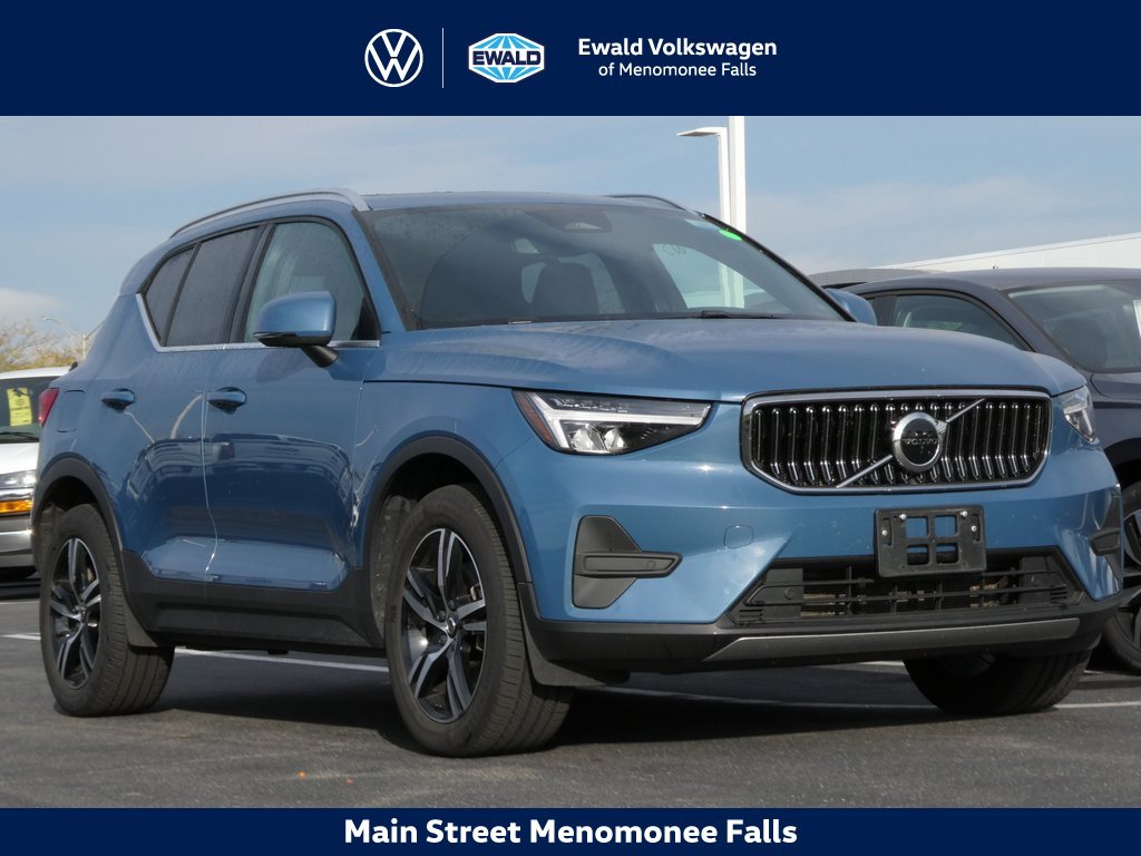 Used 2024 Volvo XC40 B5 Core
