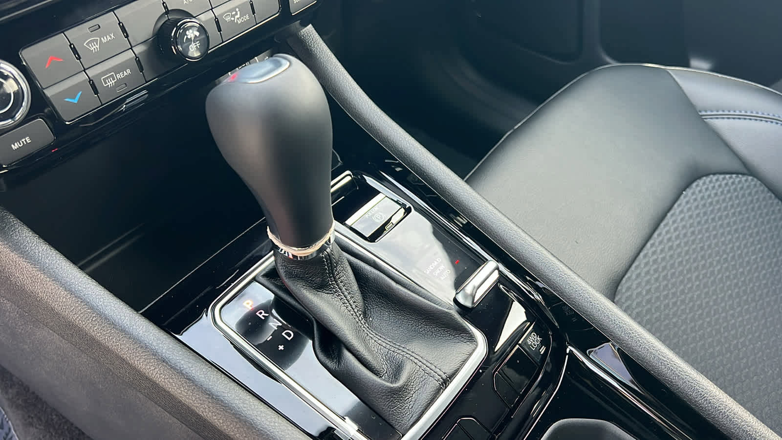 New 2026 Jeep Compass Latitude image 13