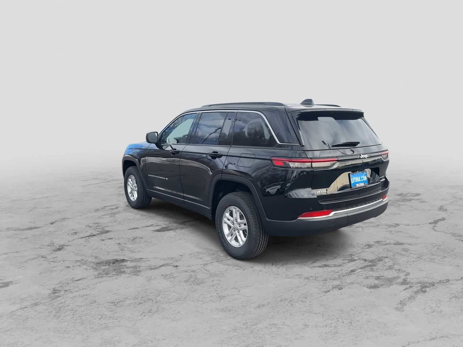 New 2025 Jeep Grand Cherokee Laredo image 6