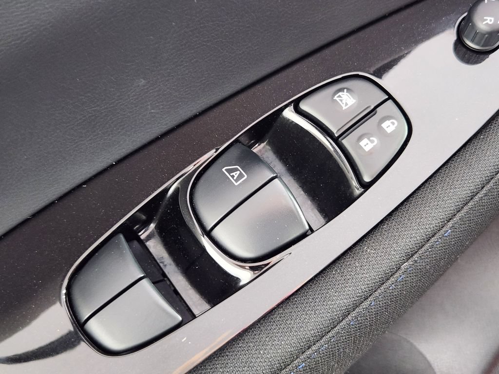 Used 2022 Nissan Leaf SV FWD image 17