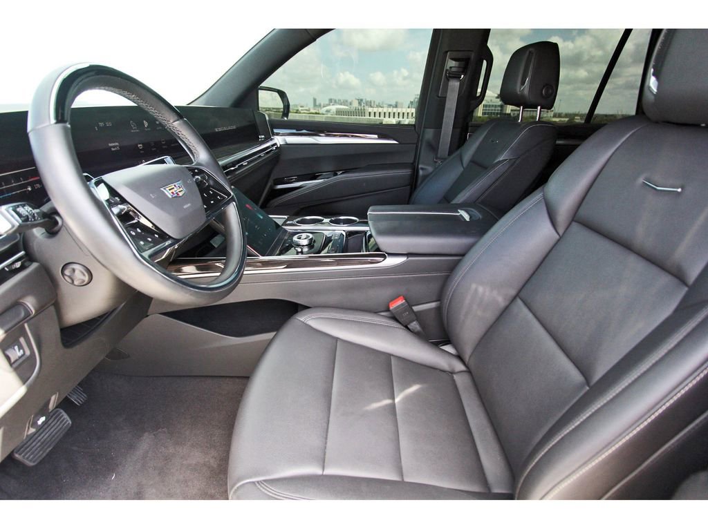 Certified 2025 Cadillac Escalade Luxury RWD image 6